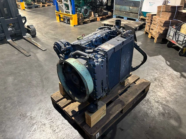 Deutz - bf4m 1012e - dieselmotor - afbeelding 5 van  12
