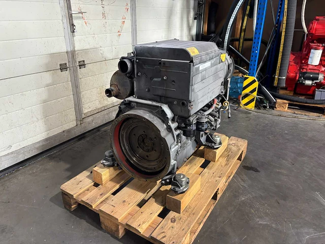 Deutz - d2011 l04 i - dieselmotor - afbeelding 8 van  12