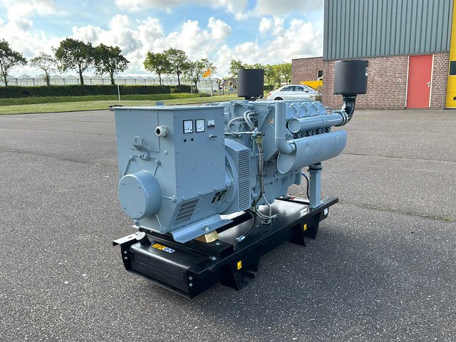Deutz 8 cilinder f8l413f noodstroomaggregaat - afbeelding 10 van  17