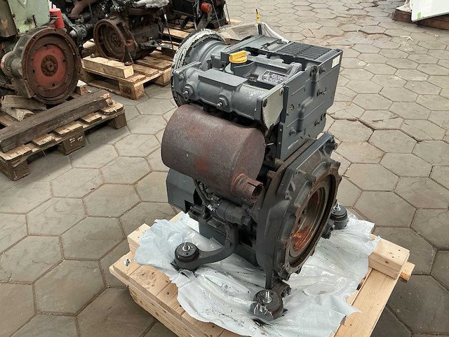 Deutz d2011 l20 dieselmotor - afbeelding 4 van  8