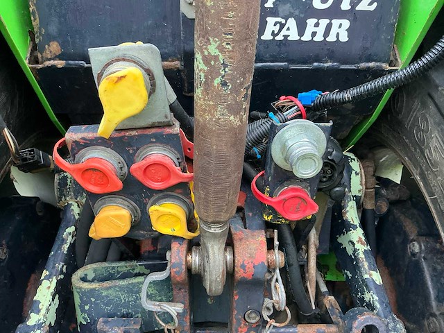 Deutz dx 3.70f smalspoor- en compacttractor - afbeelding 13 van  34