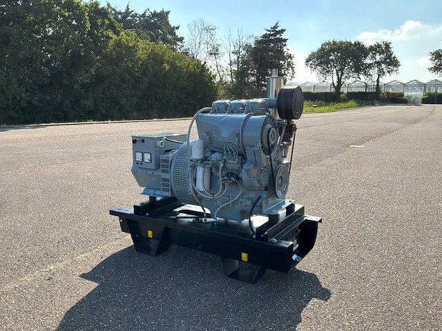 Deutz f3l912 noodstroomaggregaat - afbeelding 7 van  9