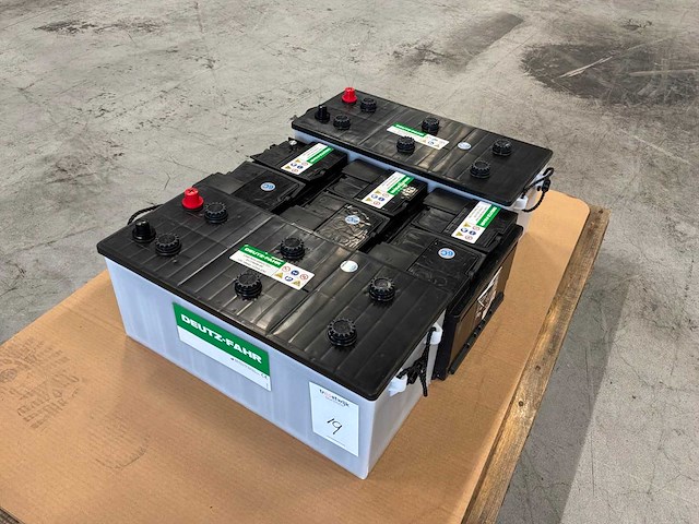 Deutz-fahr 12v accu (5x) - afbeelding 1 van  4