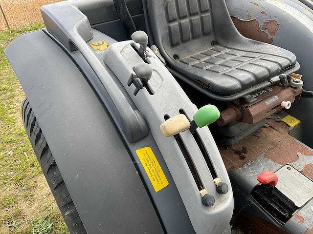 Deutz-fahr agrokid 30 2-wd smalspoor- en compacttractor - afbeelding 7 van  19