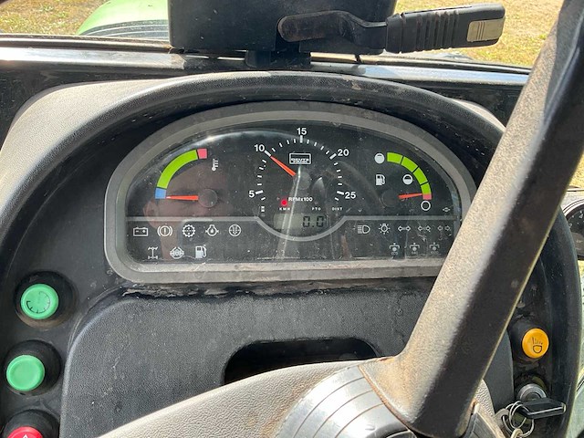 Deutz fahr agroplus 100 vierwielaangedreven landbouwtractor - afbeelding 18 van  35