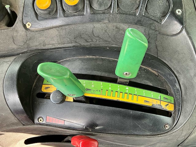 Deutz fahr agroplus 100 vierwielaangedreven landbouwtractor - afbeelding 25 van  35