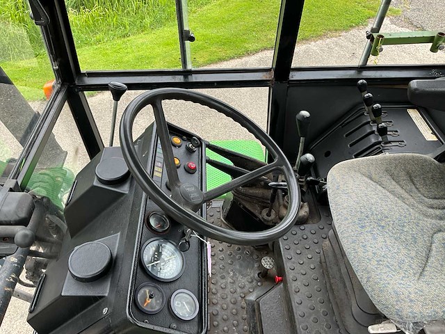 Deutz-fahr intrac 2004 vierwielaangedreven landbouwtractor - afbeelding 26 van  40