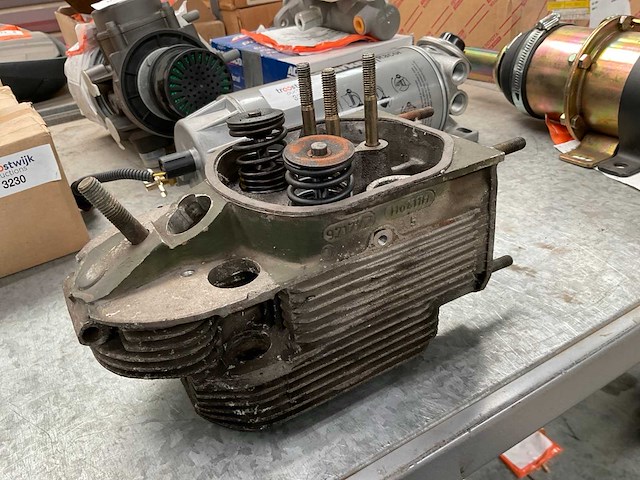 Deutz fl912 cilinder kop (3x) - afbeelding 2 van  5