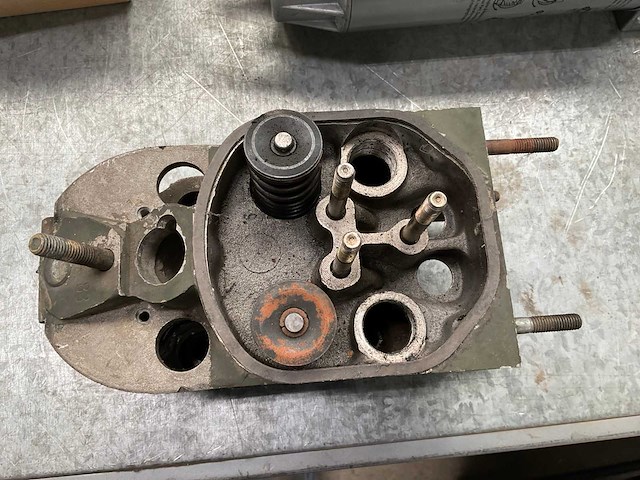 Deutz fl912 cilinder kop (3x) - afbeelding 2 van  3