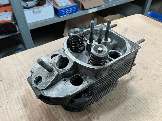 Deutz fl912 cilinderkop (13x) - afbeelding 2 van  6