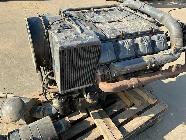 Deutz v8 luchtgekoelde dieselmotor - afbeelding 12 van  21