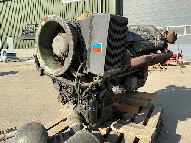 Deutz v8 luchtgekoelde dieselmotor - afbeelding 1 van  21