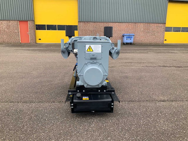 Deutz/stamford f6l413v noodstroomaggregaat - afbeelding 8 van  12
