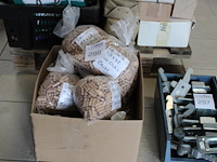 Deuvels 8 x 28 mm in doos, circa 10.000 stuks. - afbeelding 1 van  2