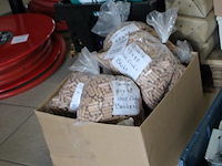 Deuvels 8 x 28 mm in doos, circa 10.000 stuks. - afbeelding 2 van  2