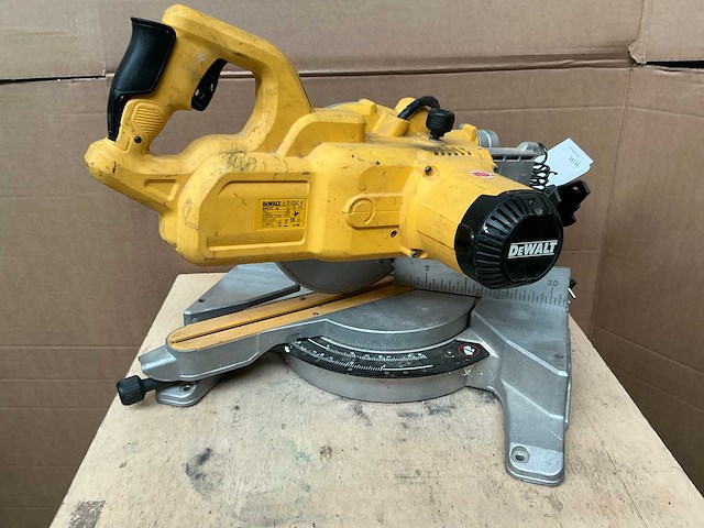 Dewald dws777 afkortcirkelzaagmachine - afbeelding 1 van  8