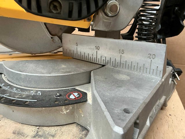 Dewald dws777 afkortcirkelzaagmachine - afbeelding 5 van  8