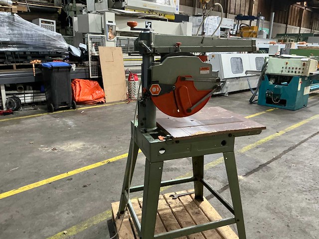 Dewalt - 1980 - radiaalafkortzaagmachine - afbeelding 10 van  15