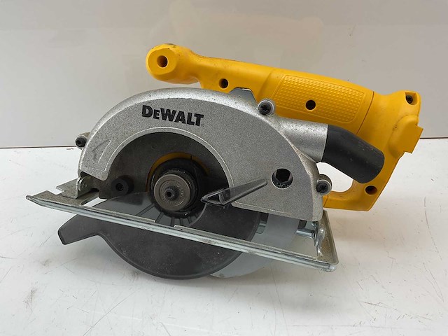 Dewalt - d23700 - cirkelzaagmachine - afbeelding 1 van  4