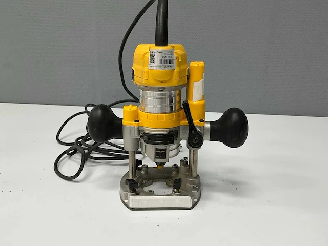 Dewalt - d26203 - freesmachine - afbeelding 2 van  13