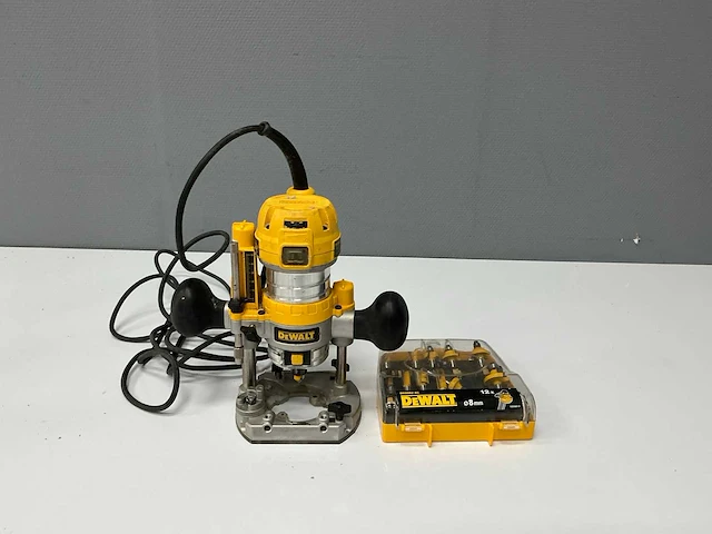Dewalt - d26203 - freesmachine - afbeelding 6 van  13