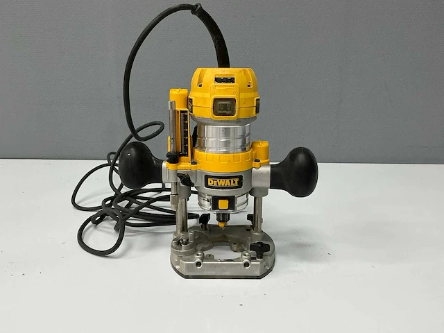 Dewalt - d26203 - freesmachine - afbeelding 9 van  13