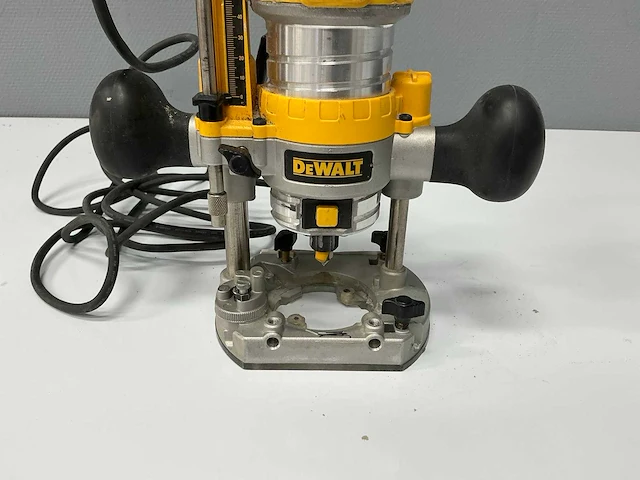Dewalt - d26203 - freesmachine - afbeelding 12 van  13