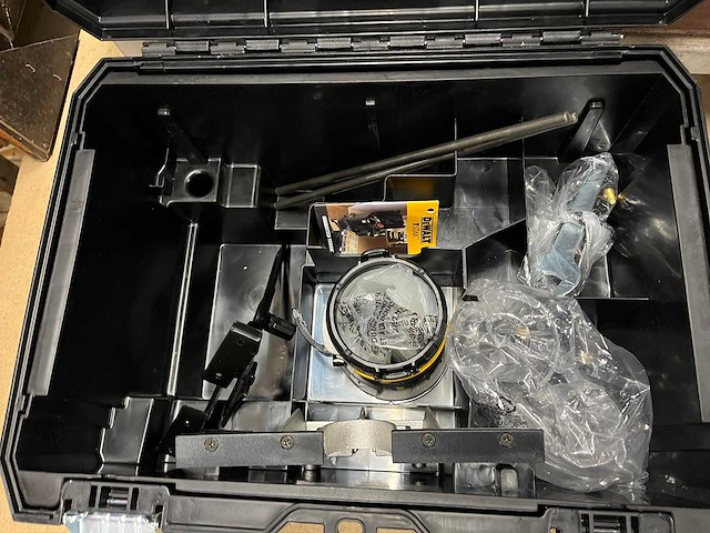 Dewalt - dcw604nt - freesmachine - afbeelding 2 van  5