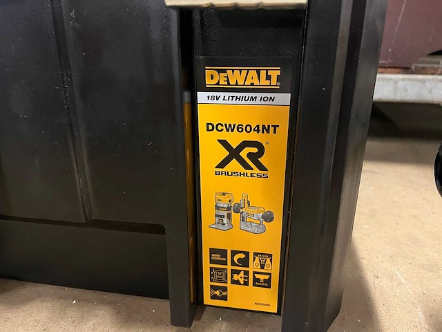Dewalt - dcw604nt - freesmachine - afbeelding 3 van  5