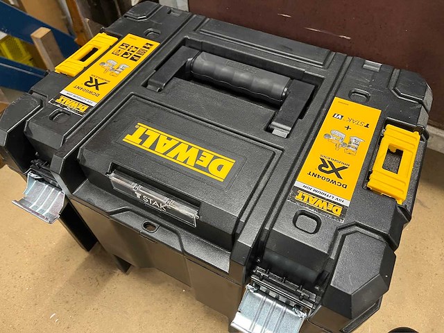 Dewalt - dcw604nt - freesmachine - afbeelding 4 van  5