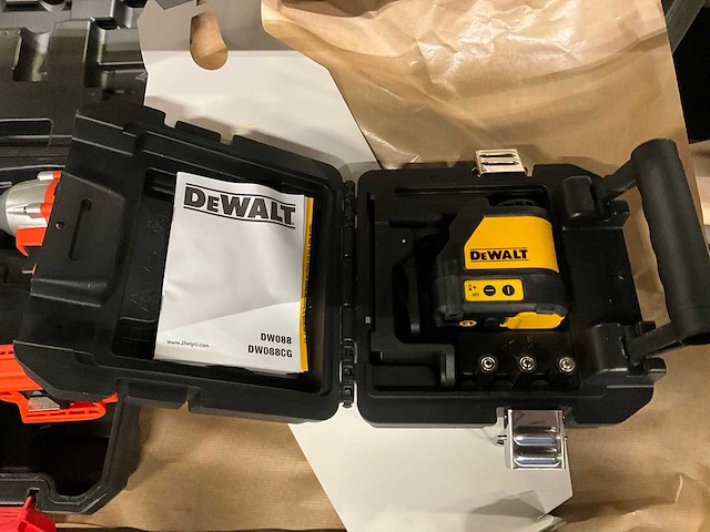 Dewalt - dw088k-xj - zelfnivellerende kruislijnlaser - afbeelding 2 van  4