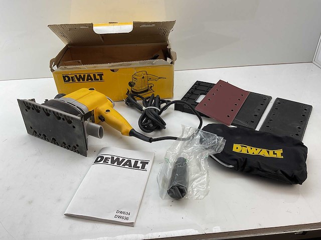Dewalt - dw636-qs - schuurmachine - afbeelding 1 van  5