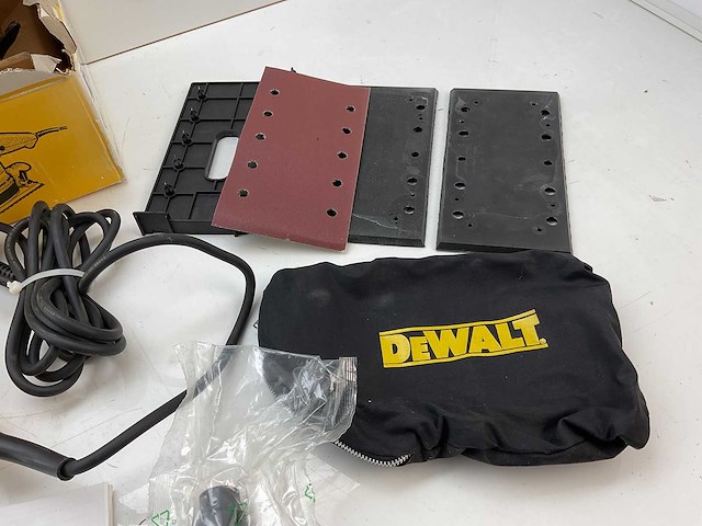 Dewalt - dw636-qs - schuurmachine - afbeelding 3 van  5