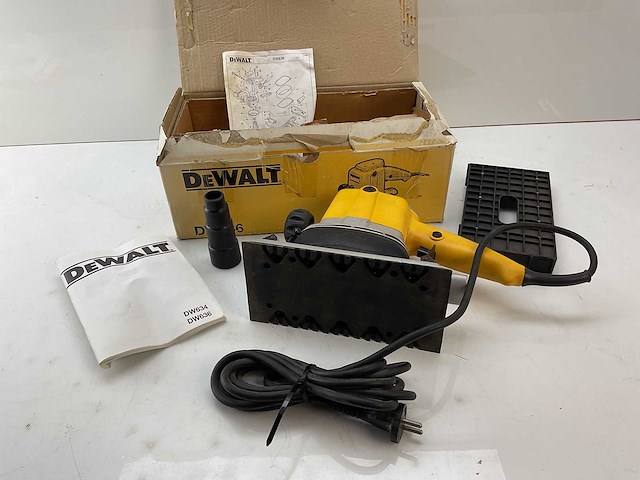 Dewalt - dw636-qs - schuurmachine - afbeelding 7 van  9