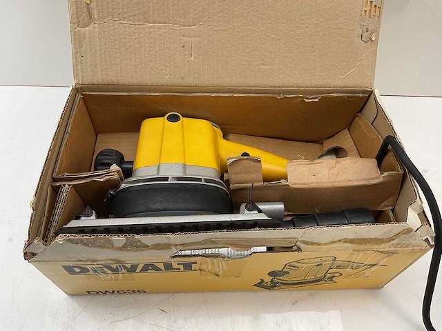 Dewalt - dw636-qs - schuurmachine - afbeelding 9 van  9