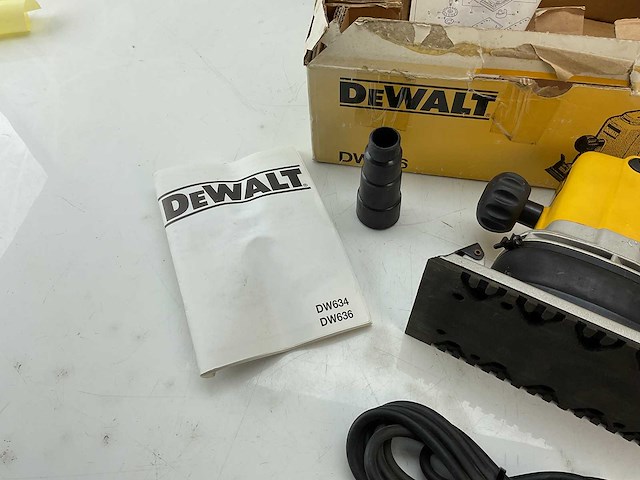 Dewalt - dw636-qs - schuurmachine - afbeelding 8 van  9