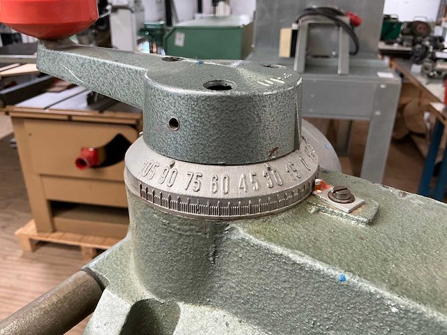 Dewalt 1600 radiaalafkortzaagmachine - afbeelding 8 van  11