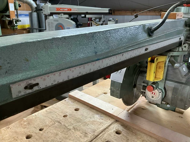 Dewalt 1600 radiaalafkortzaagmachine - afbeelding 11 van  11