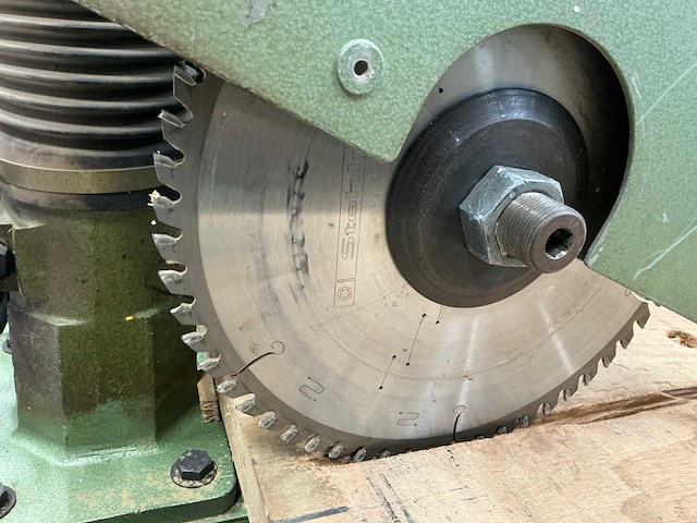 Dewalt 1600/s radiaalafkortzaagmachine - afbeelding 8 van  8