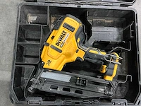 Dewalt 18v xr brushless tacker met koffer - afbeelding 2 van  3