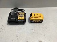 Dewalt accu 18v 5ah + lader dcb1104 - afbeelding 1 van  5