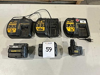 Dewalt acculader (3x) + accu (3x) - afbeelding 1 van  4