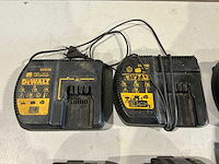 Dewalt acculader (3x) + accu (3x) - afbeelding 2 van  4