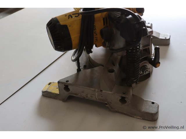 Dewalt afkort- en verstekzaag dw777-qs - afbeelding 3 van  7