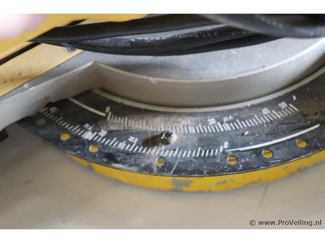 Dewalt afkort- en verstekzaag dw777-qs - afbeelding 6 van  7