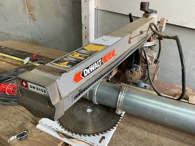 Dewalt afkortcirkelzaagmachine - afbeelding 1 van  7