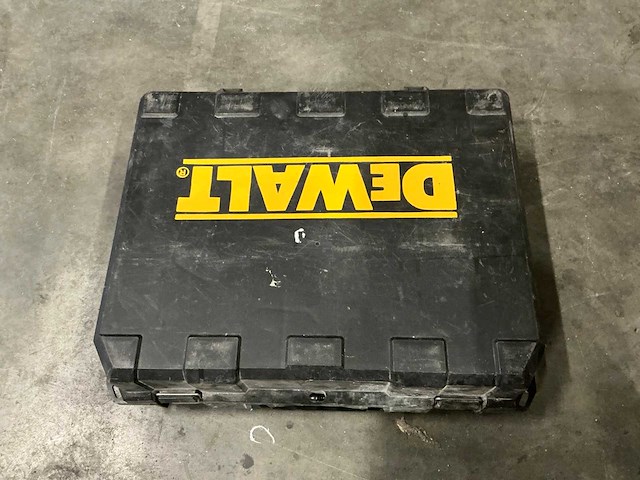 Dewalt brushless afwerktacker met accu’s/acculader/koffer - afbeelding 3 van  3