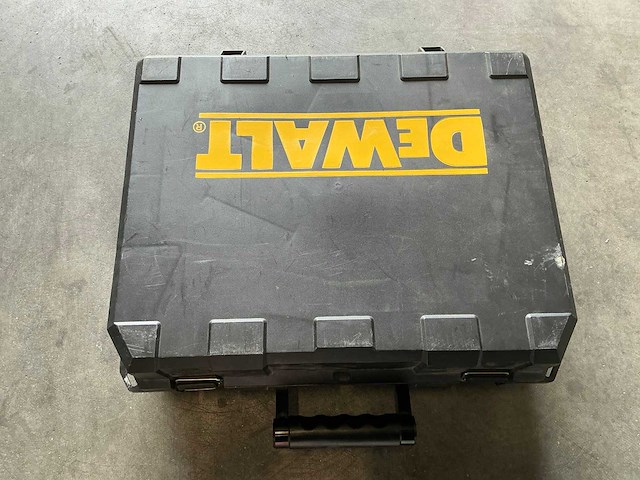 Dewalt brushless tacker met koffer/accu/afwerknagels - afbeelding 2 van  2