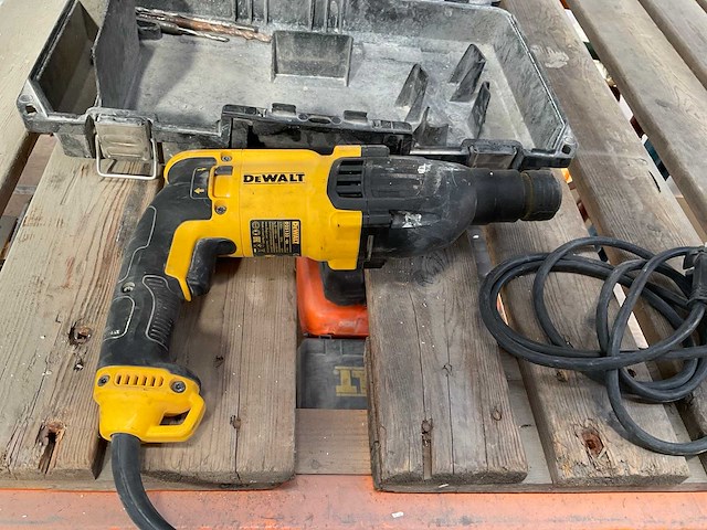 Dewalt d25133 boormachine - afbeelding 1 van  2