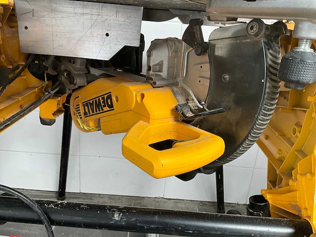 Dewalt d27107-qs combinatiezaag - afbeelding 3 van  6